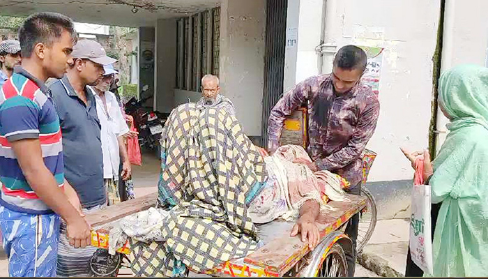 ছেলের বিয়ে নিয়ে মতবিরোধে স্বামীকে কোপালেন স্ত্রী