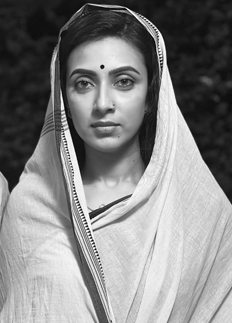 নতুন লুকে দেখা দিলেন মিম