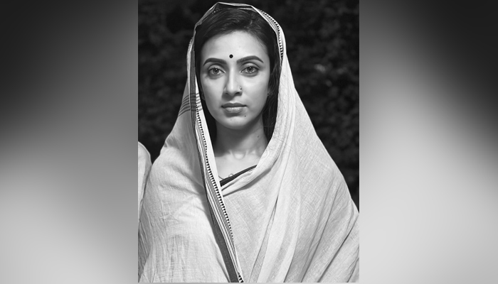 নতুন লুকে দেখা দিলেন মিম