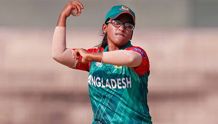 ক্রিকেট ছাড়ার ইঙ্গিত রুমানার