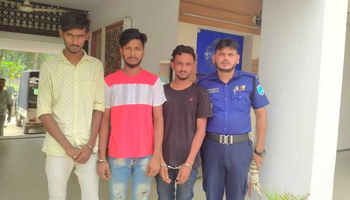 হ্যান্ডকাপ পরিয়ে রাজমিস্ত্রীকে অপহরণ, পুলিশ কনস্টেবলসহ গ্রেপ্তার ৪