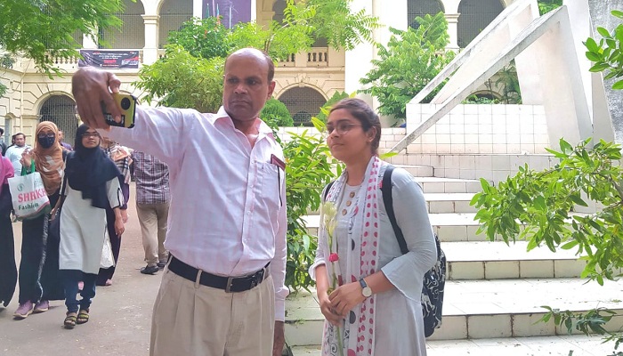 বাবার স্বপ্ন পূরণ করতে চায় ঐশীরা