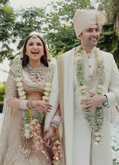 আপাতত বাদ পরিণীতির মধুচন্দ্রিমা!