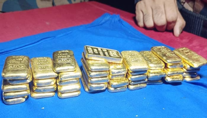 কাস্টমসের ৪ সিপাহী পুলিশ হেফাজতে
