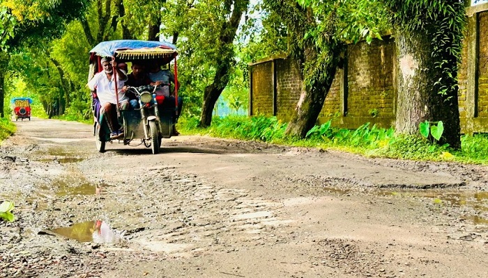 শান্তিগঞ্জ-ডুংরিয়া রাস্তা সংস্কারের অভাবে চলাচলে দুর্ভোগ