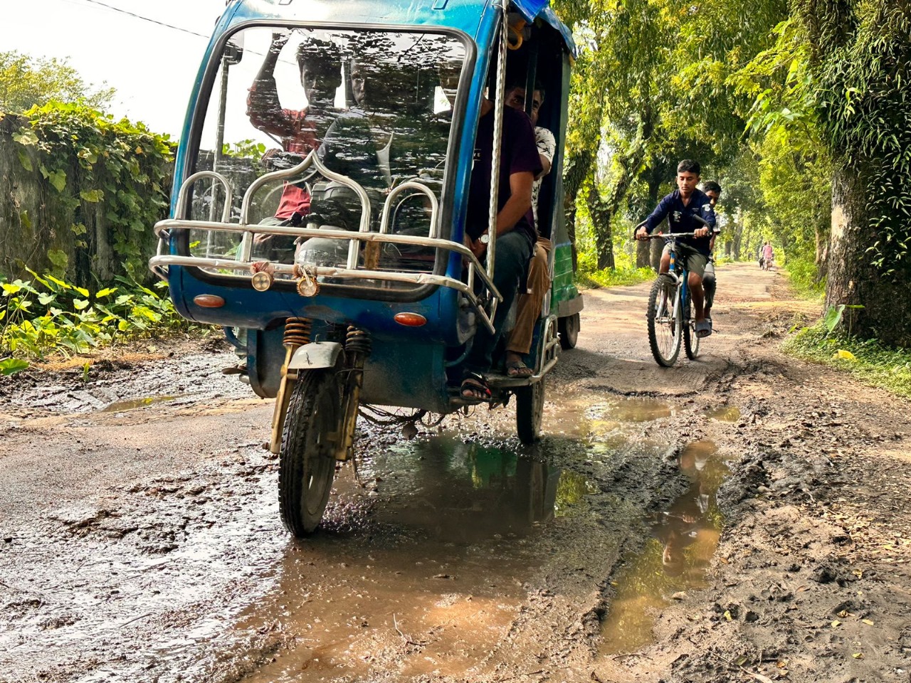 শান্তিগঞ্জ-ডুংরিয়া রাস্তা সংস্কারের অভাবে চলাচলে দুর্ভোগ