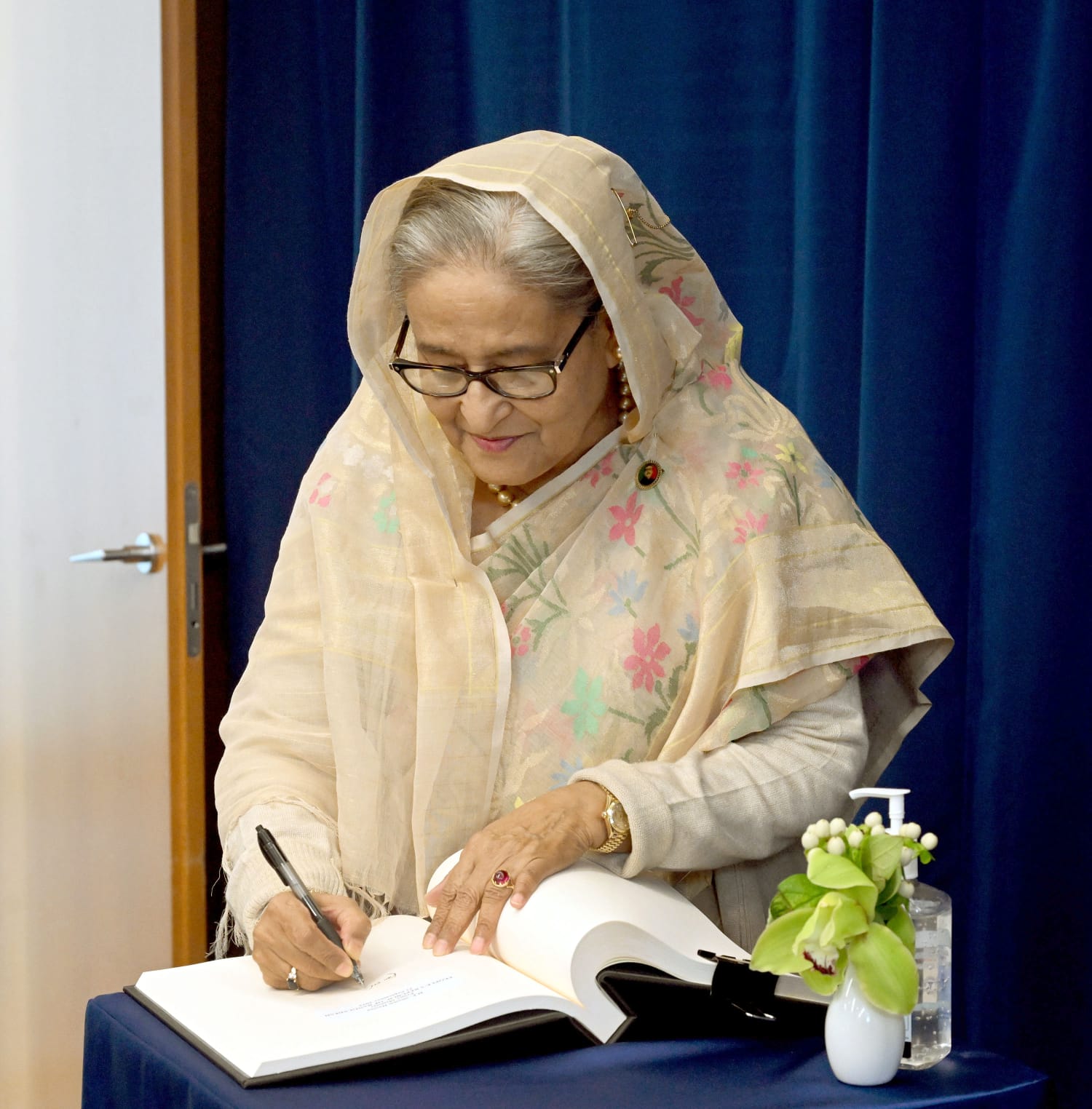 যুদ্ধের পথ পরিহার করে শান্তি, সমৃদ্ধির জন্য কাজ করুন