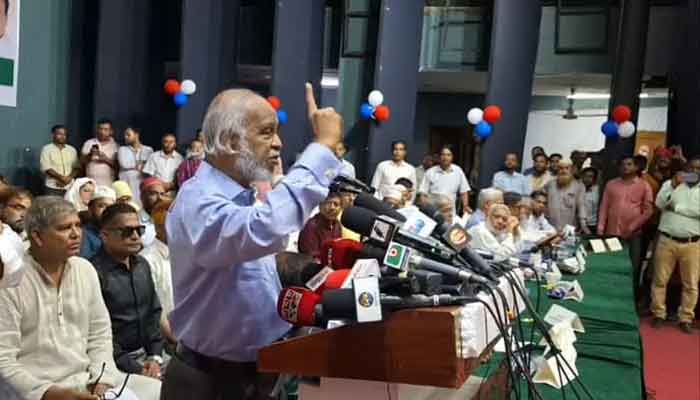 শিক্ষাকে অবমূল্যায়ন করছে সরকার