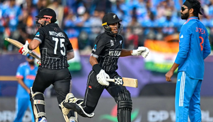 ভারতের বিপক্ষে ২৭৩ রানের মামুলি পুঁজি পেল কিউইরা