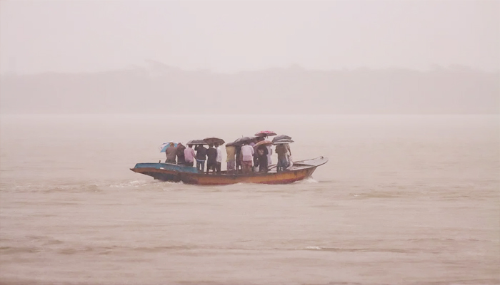 উপকূলে আঘাত হেনে দুর্বল হয়েছে ‘মিধিলি’