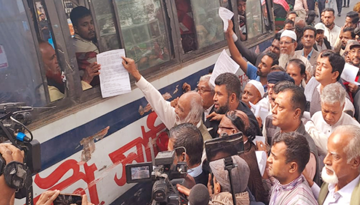 হটকারী নির্বাচন বর্জন করার আহ্বান ড. মঈন খানের
