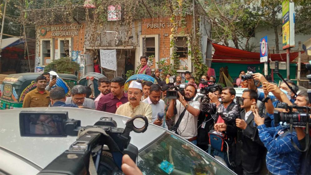মতিঝিলে পুলিশি বাধায় বিএনপির কালো পতাকা মিছিল পণ্ড