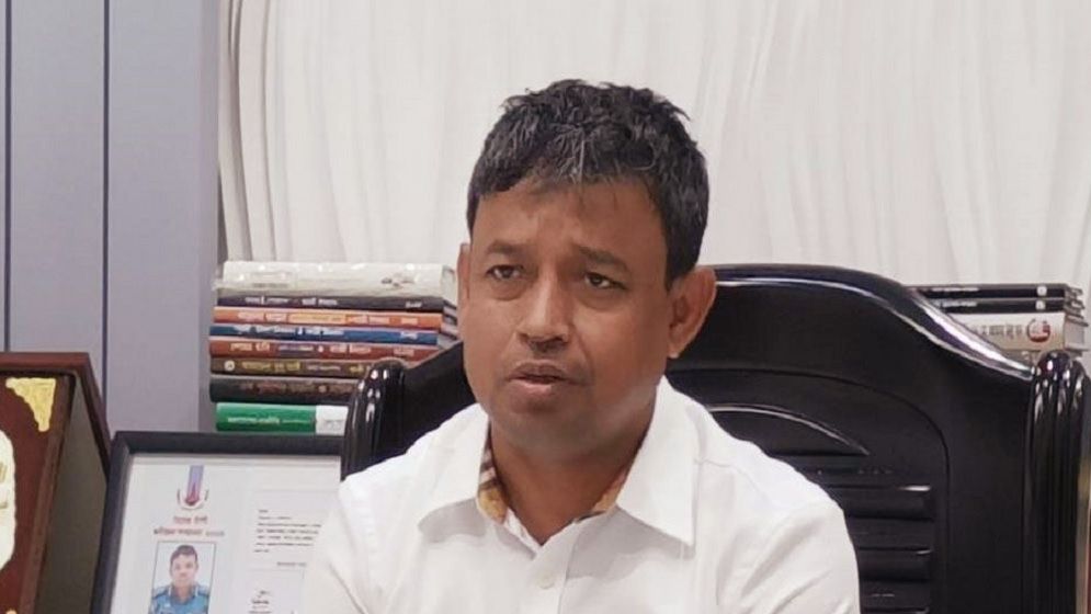 যেভাবে ট্রেনে আগুন দেয়া হলো, জানালেন ডিবি হারুন