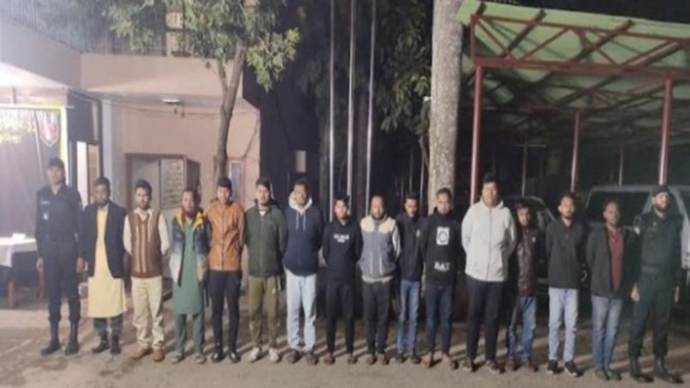 কুমিল্লায় পাসপোর্ট দালাল চক্রের চৌদ্দজন গ্রেপ্তার