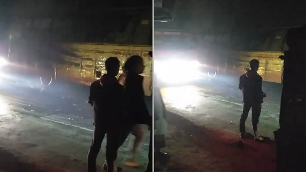 ডেমরায় বাসে আগুন