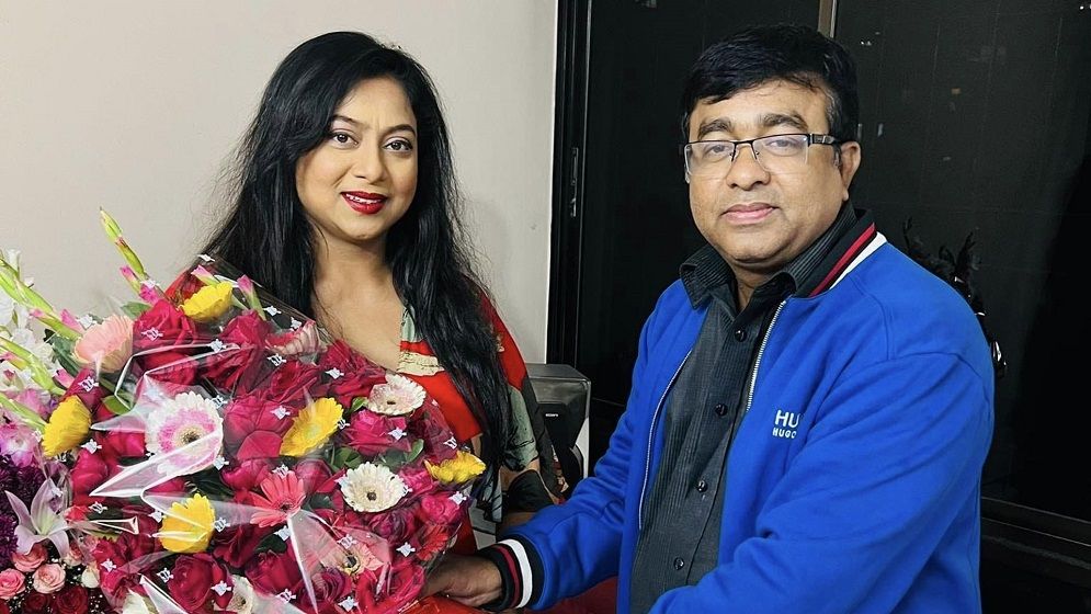 শাবনূরকে সতর্ক করলেন নির্মাতা মানিক