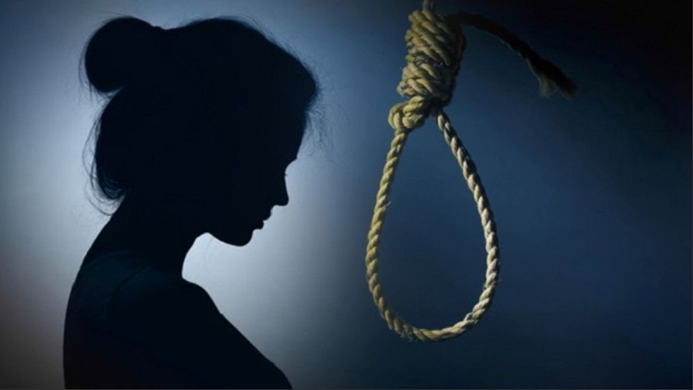 ফেসবুকে স্ট্যাটাস লিখে স্কুল ছাত্রীর আত্মহত্যা