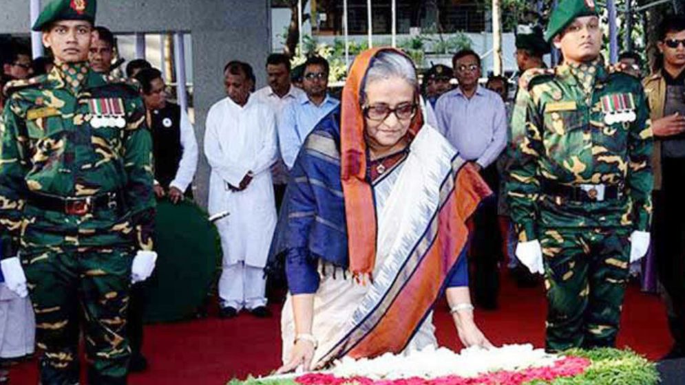 ৭ মার্চ উপলক্ষে বঙ্গবন্ধুর প্রতিকৃতিতে প্রধানমন্ত্রীর শ্রদ্ধা