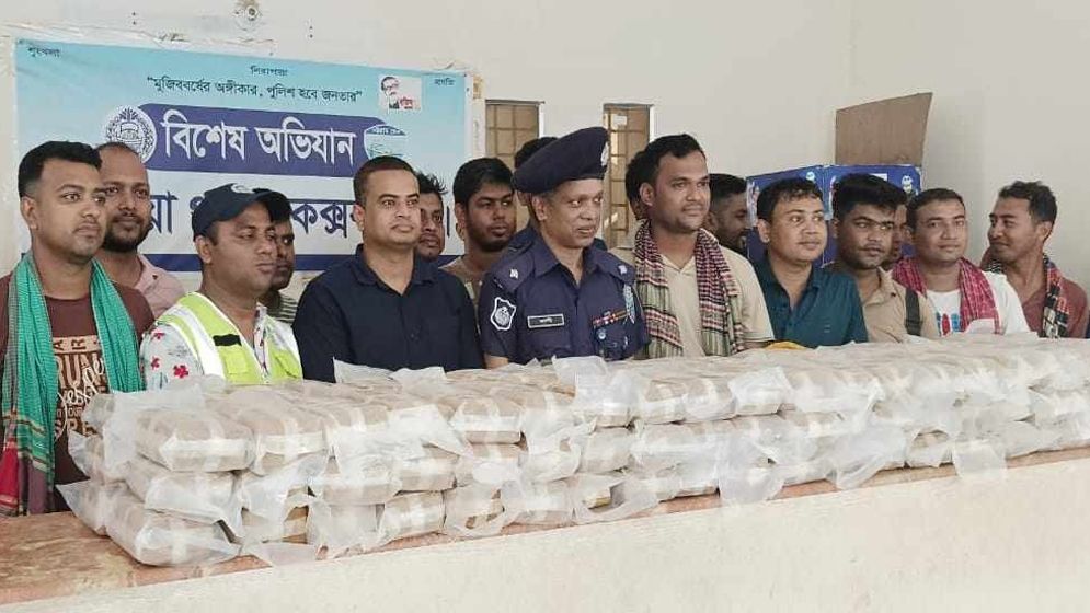 জেলে সেজে ২৫ কোটি টাকা মূল্যের ইয়াবা উদ্ধার