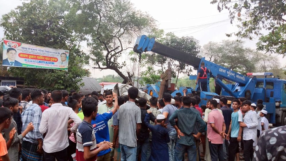 ঝালকাঠিতে ত্রিমুখী সংঘর্ষে নিহত ১২