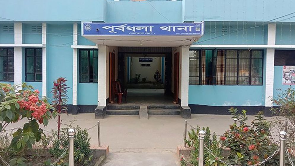 পূর্বধলায় নারীর মৃতদেহের পাশ থেকে জীবিত শিশু উদ্ধার