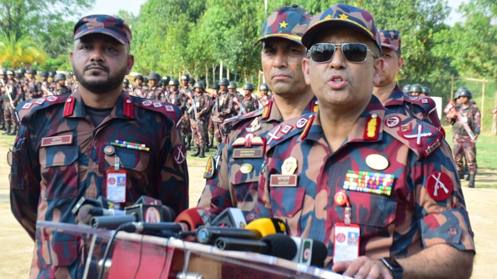 বলিপাড়া-রুমা সীমান্ত পরিদর্শন করলেন বিজিবি মহাপরিচালক
