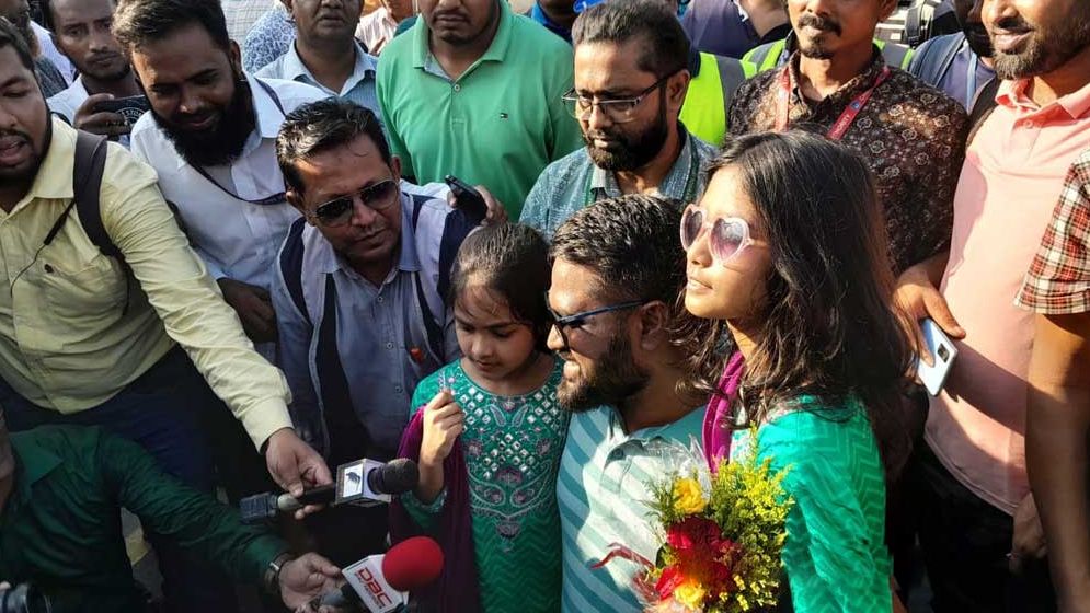 দেশের মাটিতে পা দিয়ে অন্যরকম অনুভূতি হচ্ছে: আতিকুল্লাহ