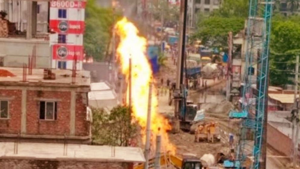 ফতুল্লায় গ্যাসলাইনে অগ্নিকাণ্ড