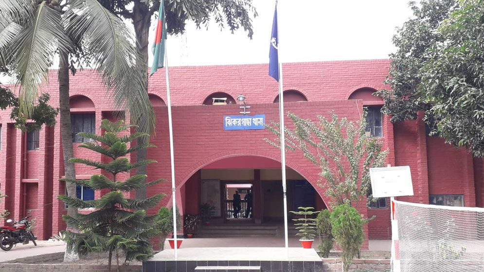 ঝিকরগাছায় ইউপি সদস্যকে পিটিয়ে জখম, আটক ১