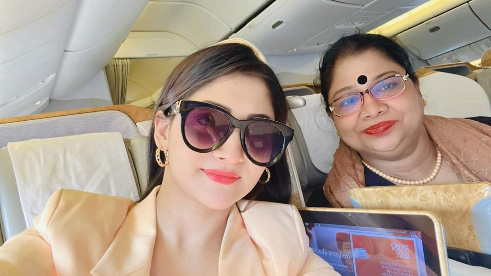 ‘আর লিখতে পারছি না, বুকটা ফেটে যাচ্ছে’