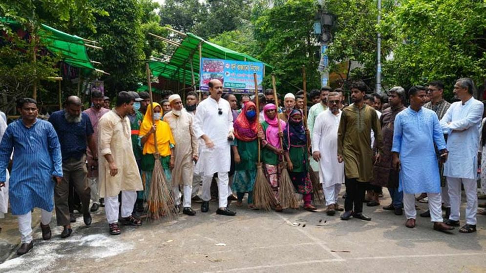 বর্জ্য অপসারণে কাজ করছে ডিএনসিসির ১০ হাজার পরিচ্ছন্নতাকর্মী