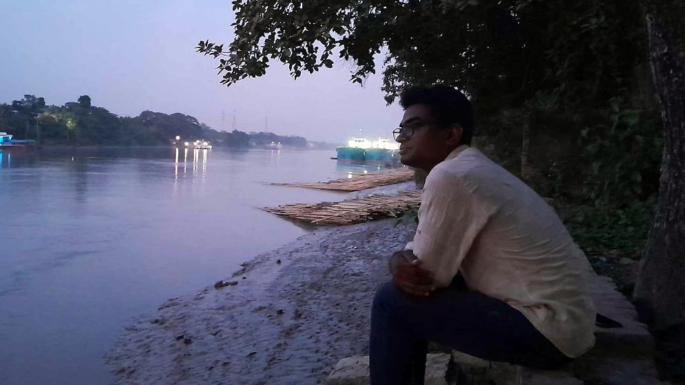 তবুও বসে আছি