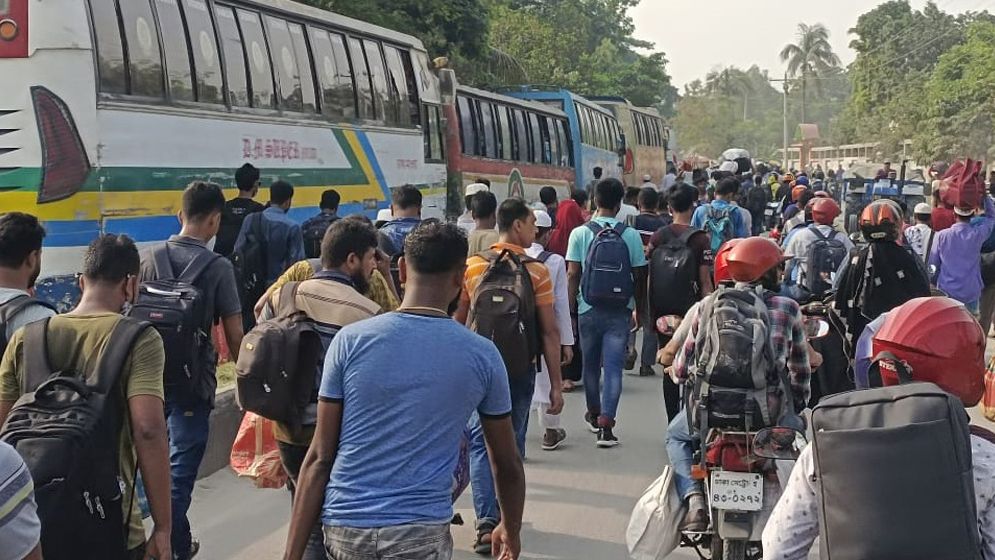 ঈদযাত্রা: ঘরমুখো মানুষের স্রোত