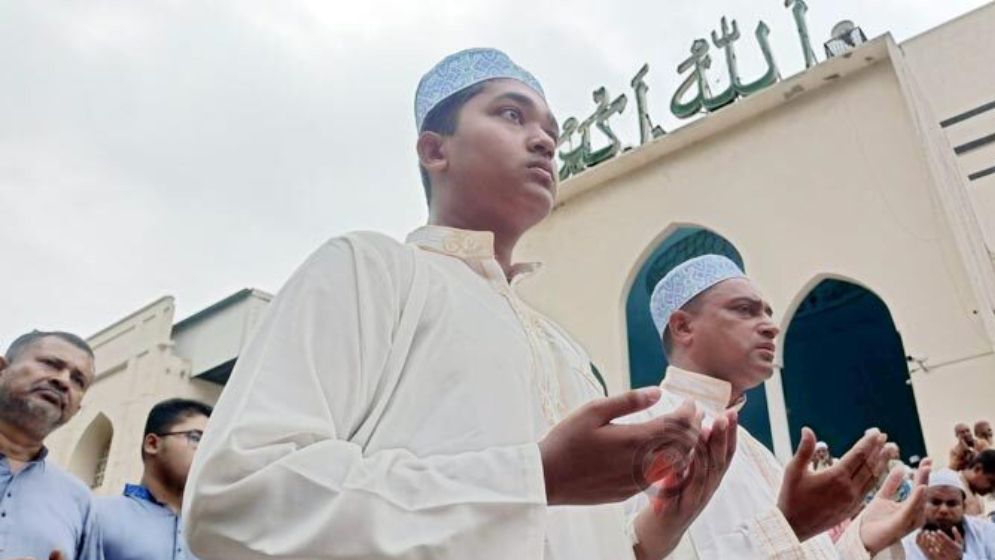 ত্যাগের মহিমায় পালিত হচ্ছে ঈদুল আজহা
