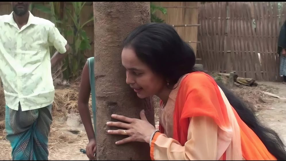 অবশেষে কেটে ফেলা হলো ‘কথা বলা’ সেই গাছ