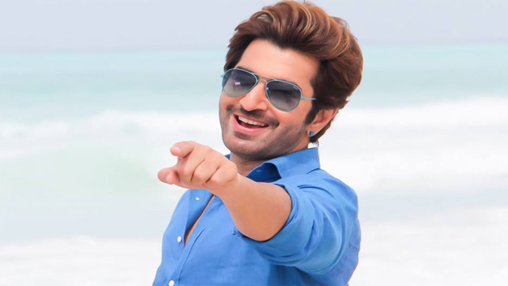 নতুন লুকে ধরা দিলেন জিৎ