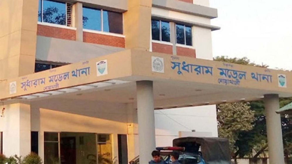 নোয়াখালীতে নামাজরত কিশোরীকে অস্ত্র ঠেকিয়ে অপহরণ