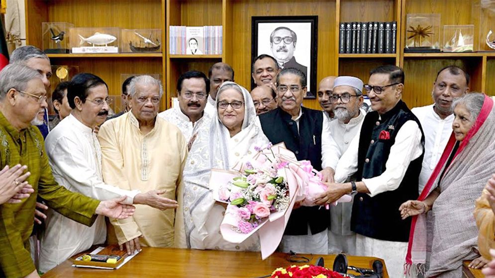ঈদ শুভেচ্ছা বিনিময় করলেন প্রধানমন্ত্রী