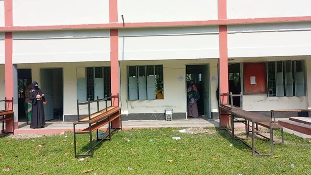 ভোটারশূন্য কেন্দ্র, বিরক্ত কর্মকর্তারা