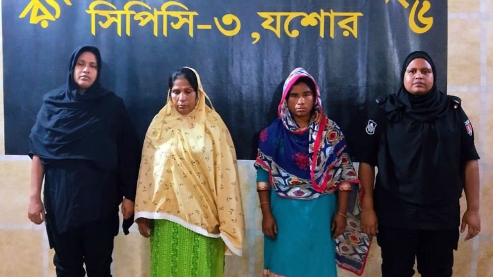 ৬০ লাখ টাকার ইয়াবা উদ্ধার, দুই বোন আটক