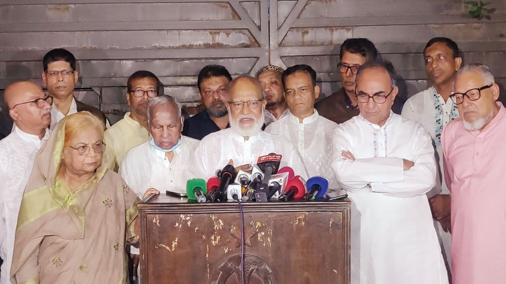 খালেদা জিয়ার সঙ্গে ঈদের শুভেচ্ছা বিনিময় করলেন বিএনপির সিনিয়র নেতারা