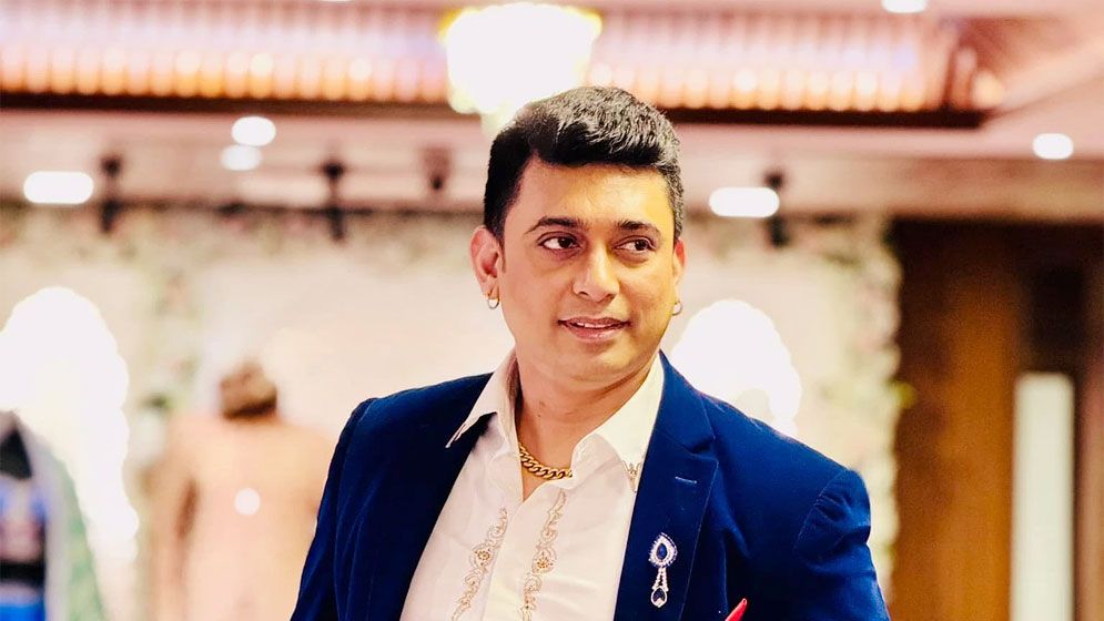 গাড়িতে বসেই ছাগল কিনেছি