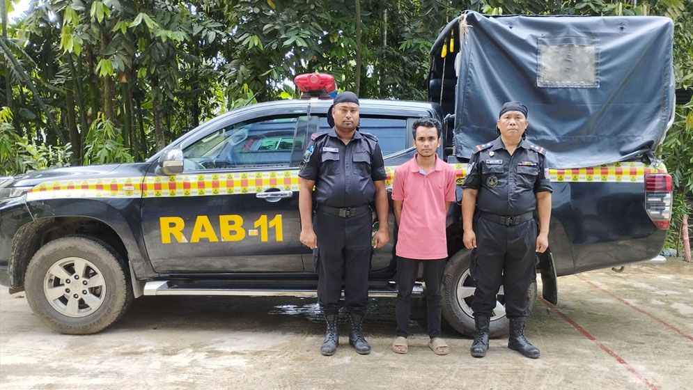 নোয়াখালীতে স্কুল ছাত্রীকে ধর্ষণের পর হত্যা, যুবক গ্রেপ্তার