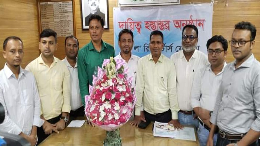 ল’ রিপোর্টার্স ফোরামের নবনির্বাচিত কমিটির দায়িত্ব গ্রহণ