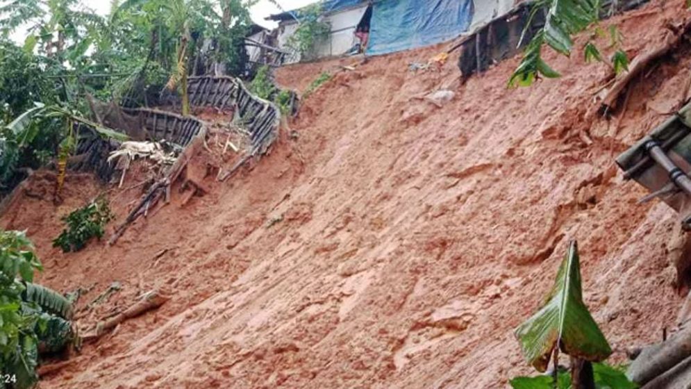 কক্সবাজারে পাহাড়ধসে শিশু নিহত