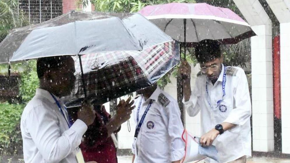 আজও বৃষ্টি, বিশেষ সুবিধা পাবেন এইচএসসি পরীক্ষার্থীরা