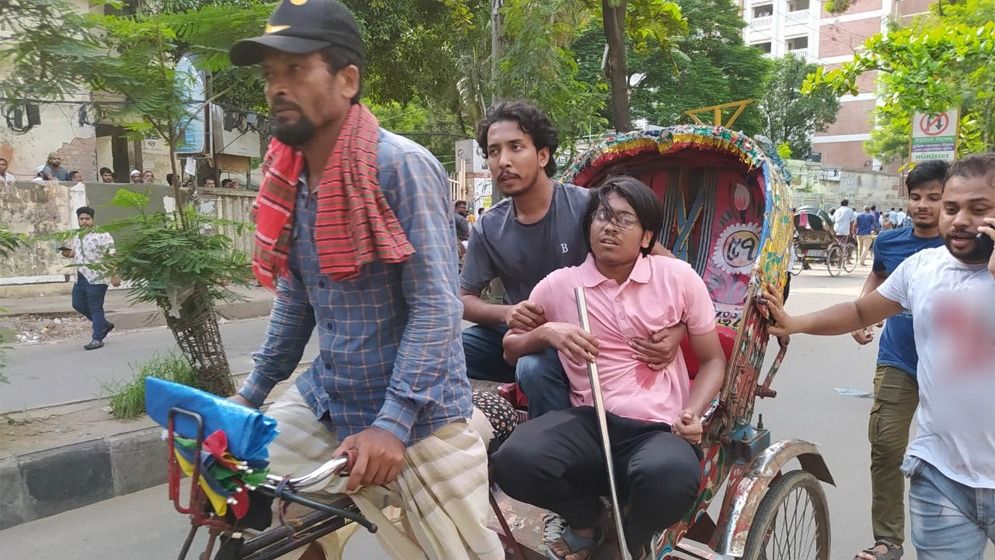 আ.লীগ-যুবলীগ কর্মীদের গুলিতে জবির ৪ শিক্ষার্থী আহত
