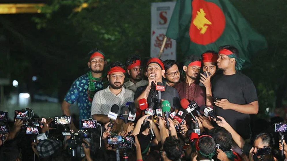অশোভন আচরণের নিন্দা কোটা আন্দোলনকারীদের
