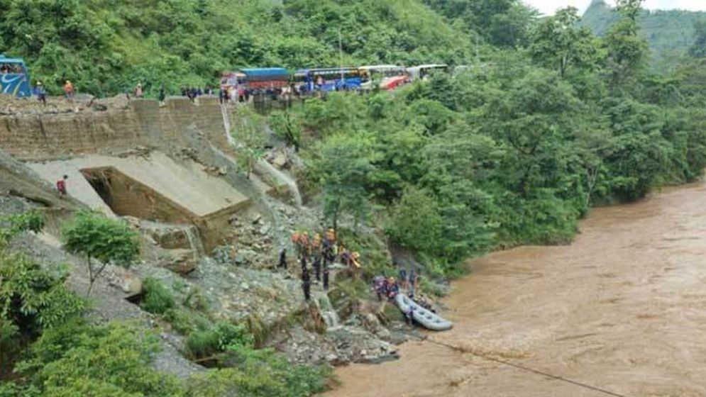 নেপালে ভূমিধসে নদীতে দুই বাস, নিখোঁজ ৬৩