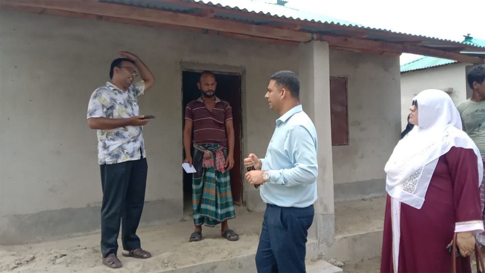শ্মশান ঘাটে আশ্রয় নেয়া দম্পতি পেলেন নতুন পাকা ঘর